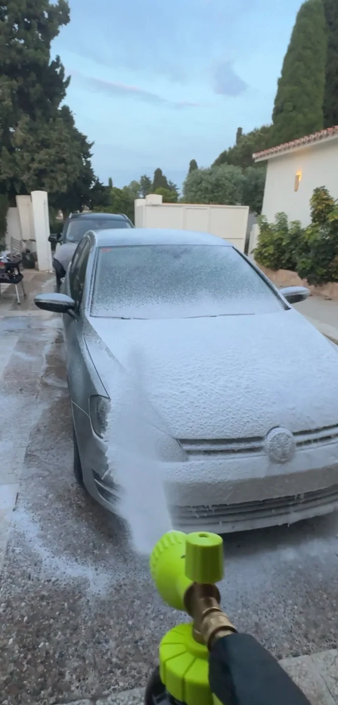 Foam pre-wash · exterior cleaning