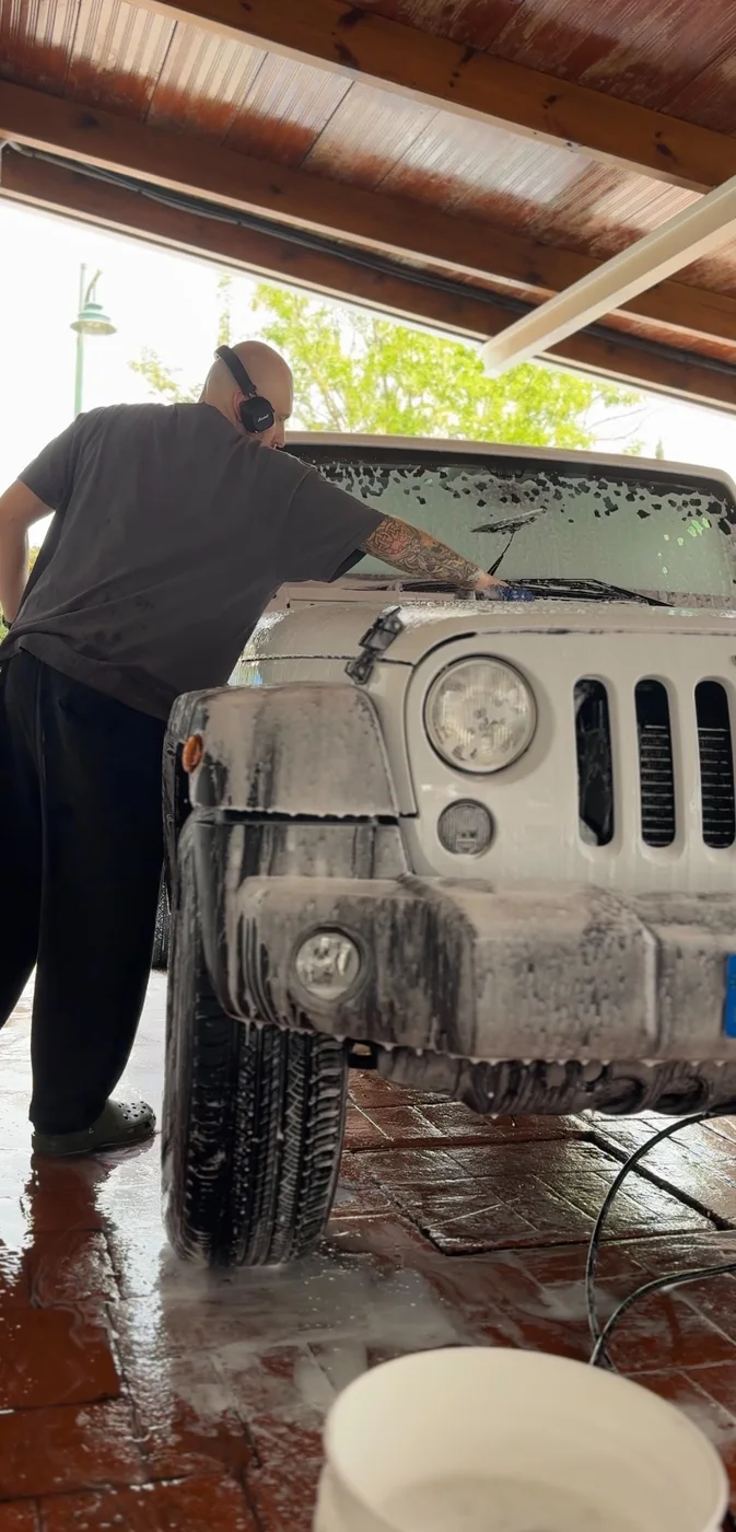 Jeep Wrangler · hand wash in progress
