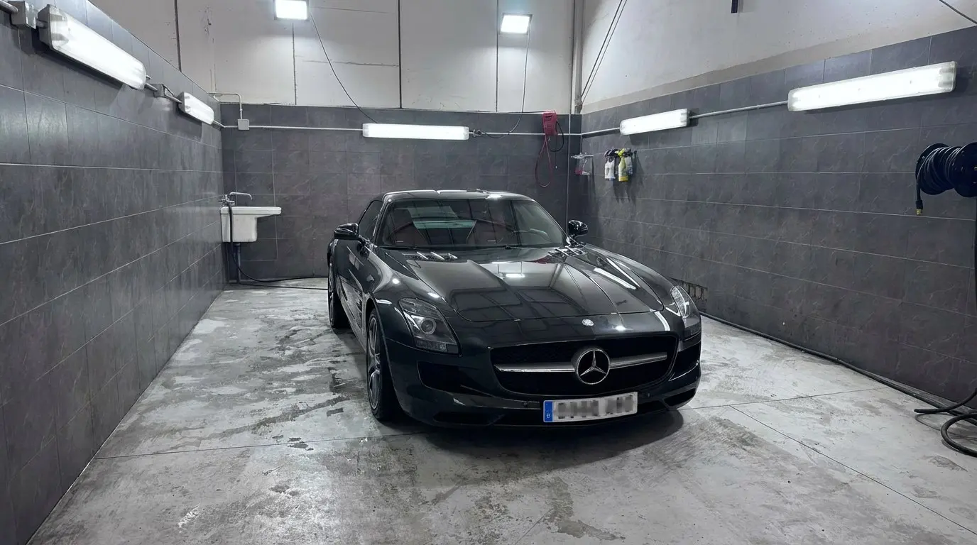 Полировка · глубокое отражение на задней панели